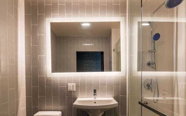 GLō Best Western Brooklyn NYC