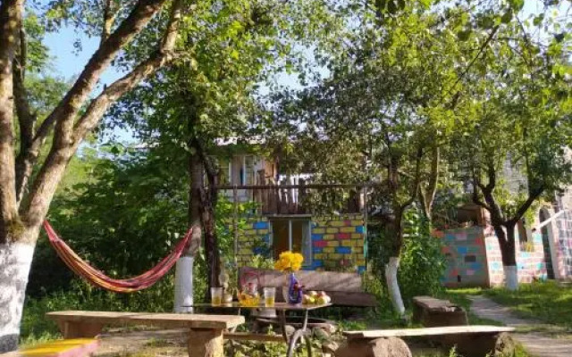 Rossi Rest House By The River