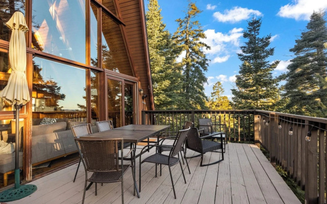 The Tranquil Pines A-frame Cabin Spectacular Views!