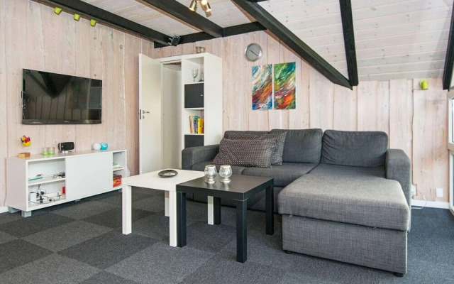 Tranquil Thatched Cottage on Romo-by Traum