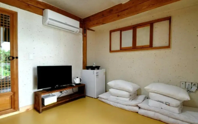 Gallery Jin Hanok Guesthouse