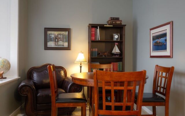 Sir Isaac Brock B&B Luxury Suites