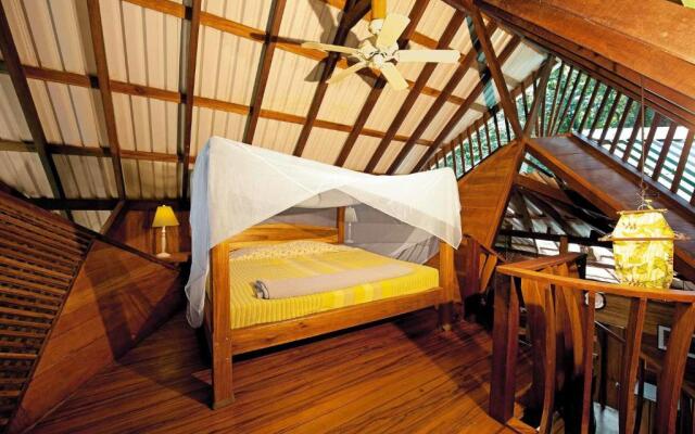 Tree House Beachfront Lodge