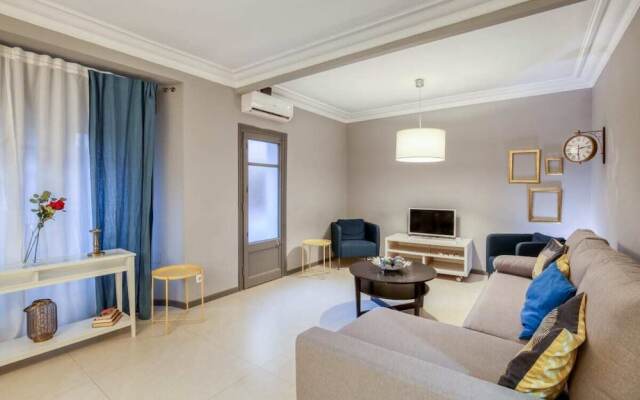 Lovely & Spacious 4bed Sleeps8 in BCN Center