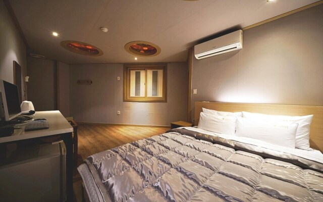 Tongyeong Omad Hotel