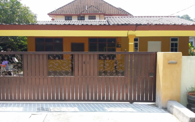 IsMa Lumut Homestay