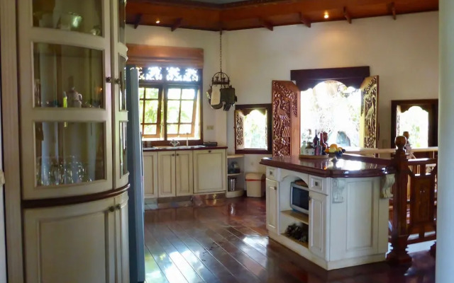 Gunung Paradis Retreat