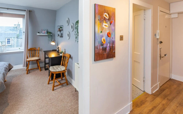 Modern Aberdeen City Apartment Free Parking