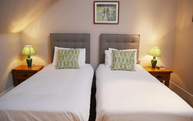 Bear and Ragged Staff