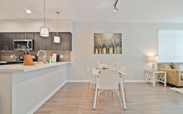 Global Luxury Suites in Menlo Park