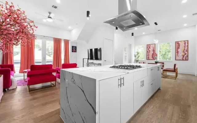 Downtown Houston 3BR Bachelorette Escape