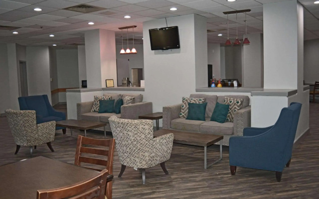 Ramada by Wyndham East Syracuse Carrier Circle