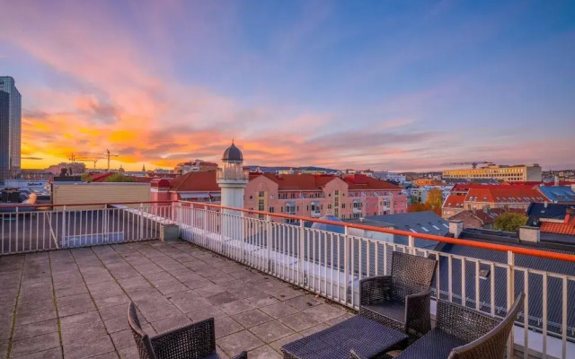 Charming Oslo Apartment With Balcony & Rooftop Access