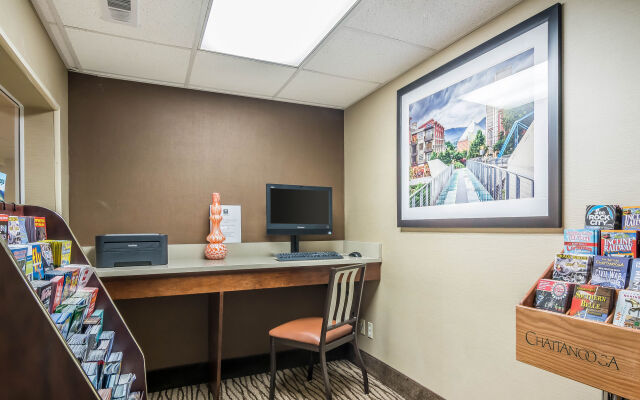 Comfort Inn & Suites Hamilton Place