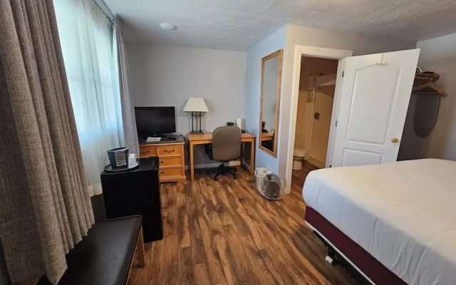 Capt.'s Inn & Suites