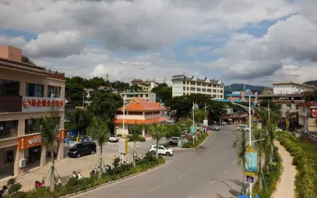 North Latitude Shiqi Resort