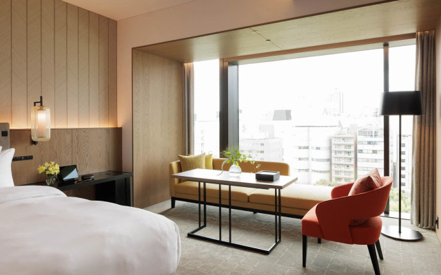 Tiad, Autograph Collection