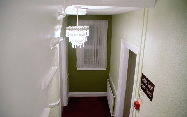 Crown Lodge Guest House