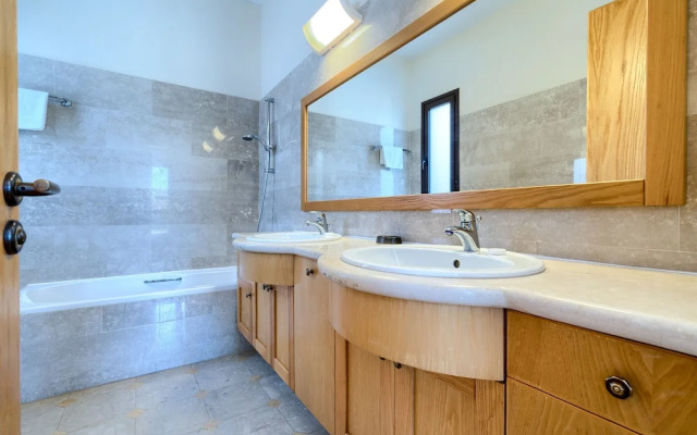 3 bedroom villa Dionysos 373 with private pool and pretty garden, Peaceful location within Aphrodite Hills Resort
