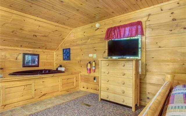 Bearadise 1 Bedroom Home with Hot Tub