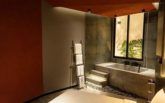 Kin Wander Tan Binh, The Mountain