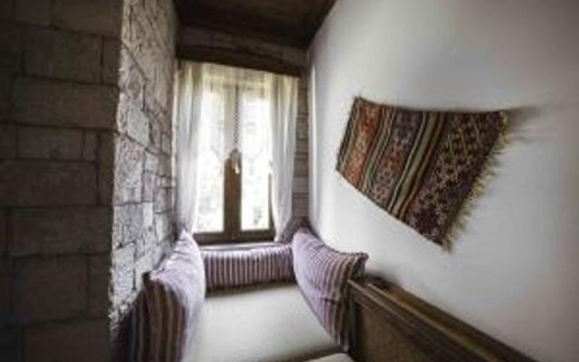 Cunda Tas Konak Otel