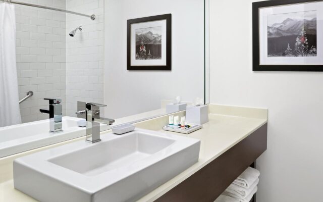 Four Points by Sheraton Hotel & Suites Calgary West