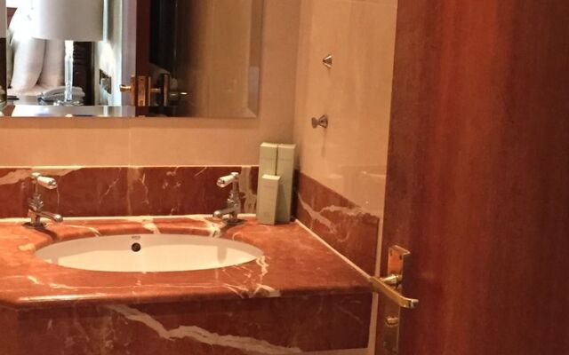 The Royal Chace Hotel