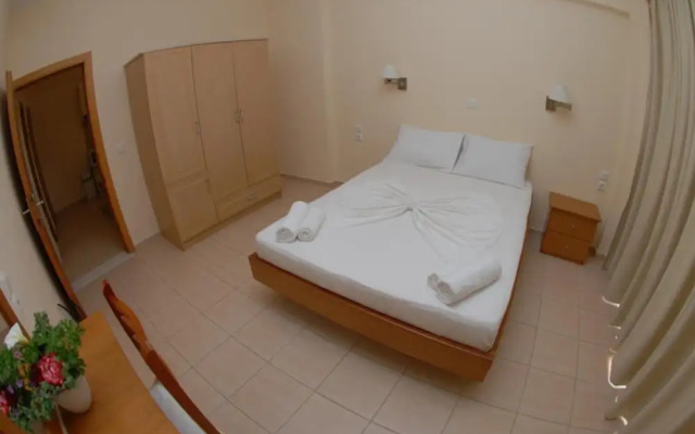 Nikos Hotel and Apartments