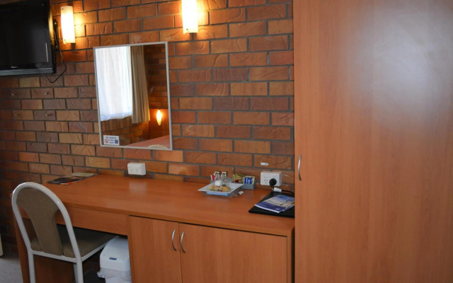 Peter Allen Motor Inn