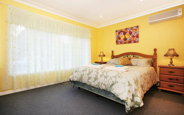 Roseland Holiday House