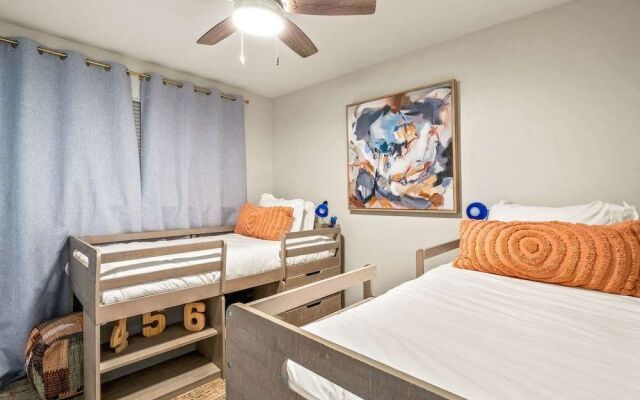 5BR Sleeps 10 Hot Tub Fire Pit Games & Walk to ASU