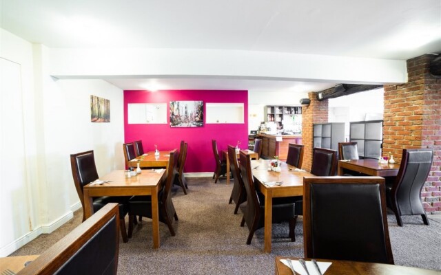 OYO White Horse Lodge Hotel