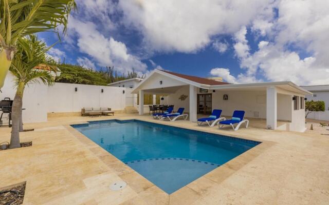 Breathtaking Views 2br3ba Private Pool Large Space