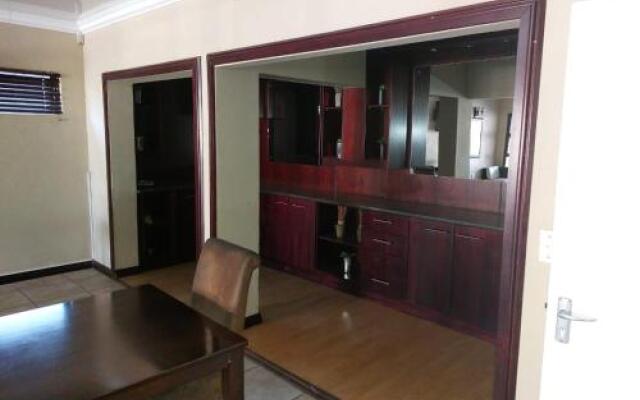 Ikhutse Manor Guest House