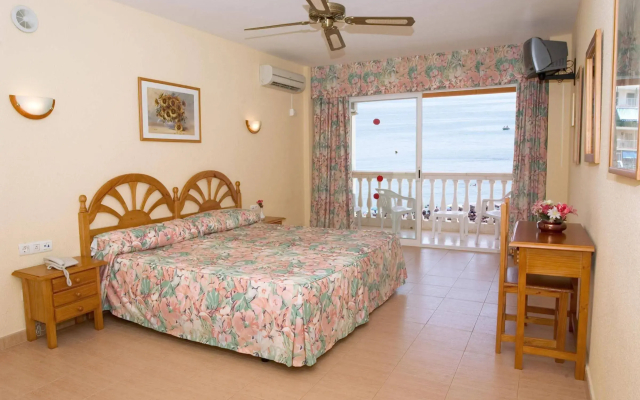 Hotel Parasol by Dorobe