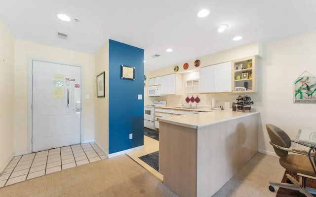 Take A Holiday 2 Bedroom Condo by RedAwning