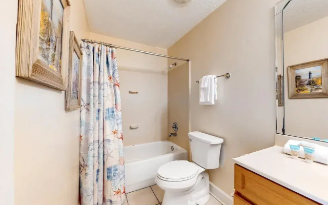Twin Palms 702