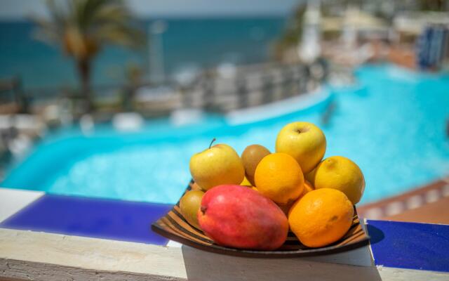 Altamar 28 with terrace&pool By CanariasGetaway