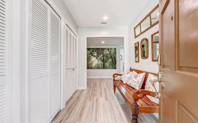 Lakeshore - Private & Sanitized, Perfect for Social Distancing & Working From Home. Private Pool, Pet Friendly. Discounted During Pandemic. Super-host Support