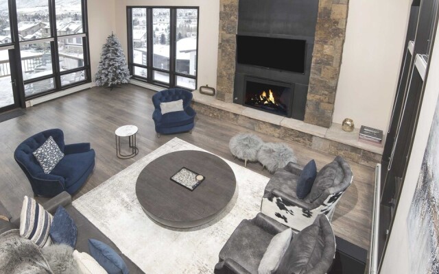 814 Eagle Dr. 4 Bedroom Home by RedAwning