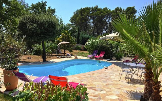 Country-style Villa With Private Pool, Walking Distance From Flayosc