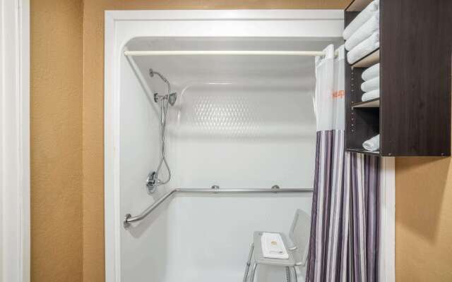 La Quinta Inn & Suites by Wyndham Hot Springs