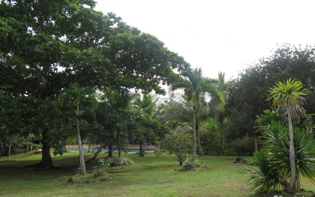 Kalipayan Beach Resort & Atlantis Dive Center