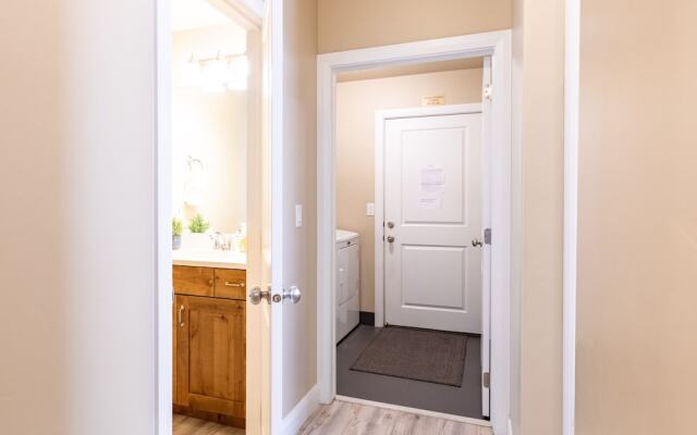 Poolside 3 Bedroom Apts by RedAwning