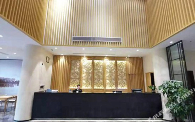Xinyue Hotel (Liaobu Wanrun Plaza)