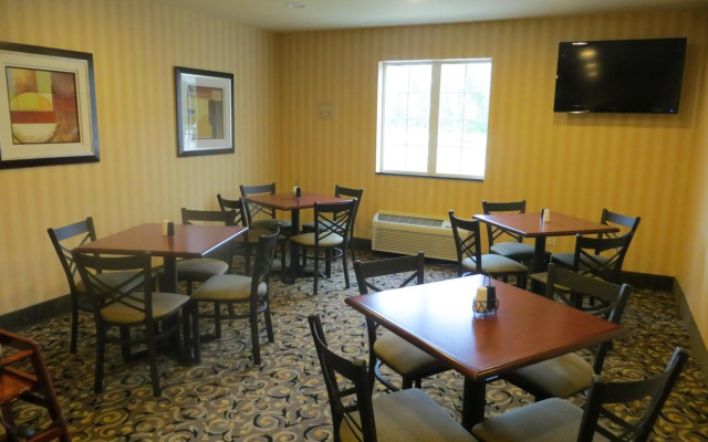 Cobblestone Inn & Suites - Brillion