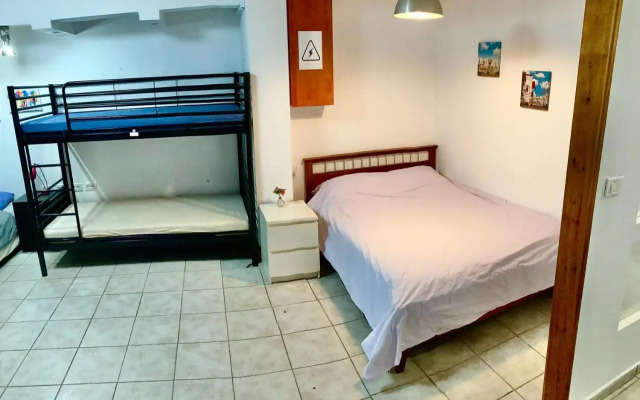 Low-Cost Guesthouse - By The Beach!