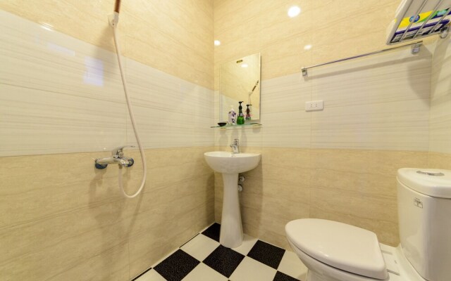 Lan Bai Tou - Train Station B&B