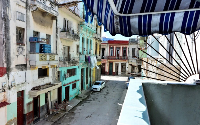 Modern and Central With Private Roof Deck